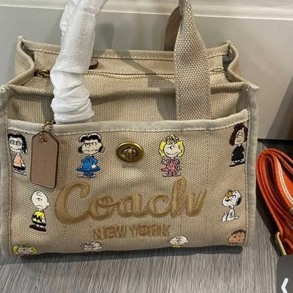 LOOKING FOR ~>Coach Beige Peanuts Tote Bag